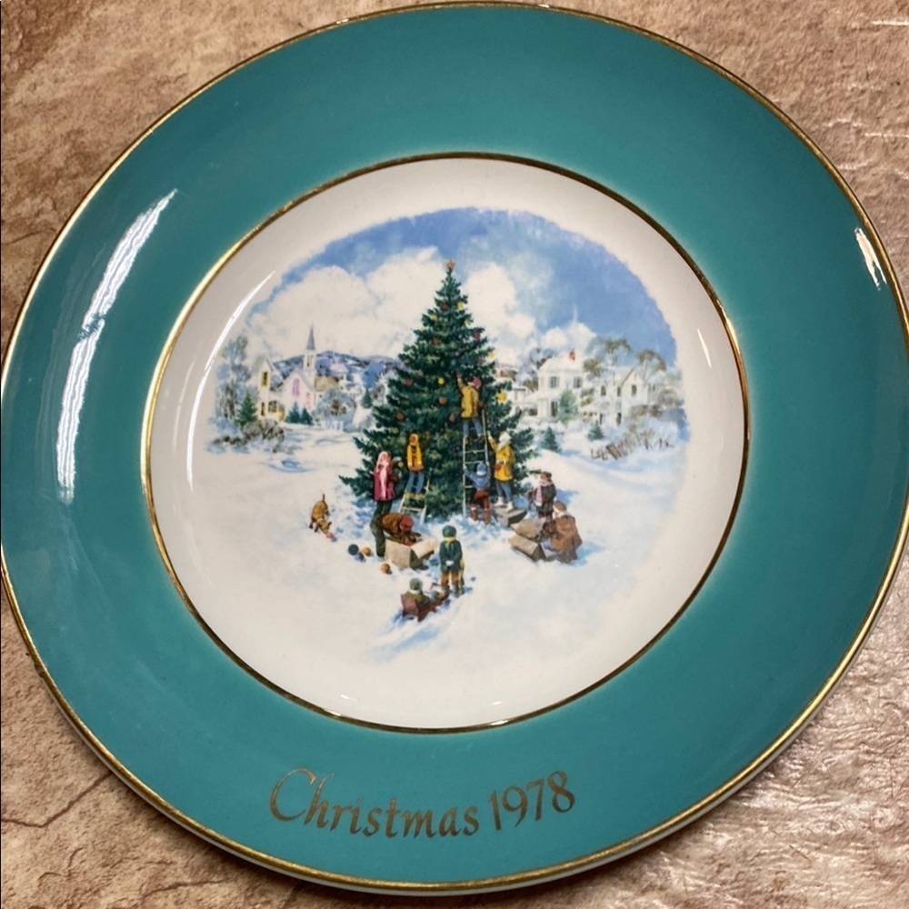 Vintage Avon “Trimming the Tree” Christmas Plate Retro